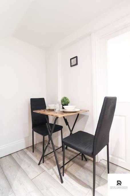 Den Accommodation & Short Lets Greenwich London - 3 Bed House Exterior photo