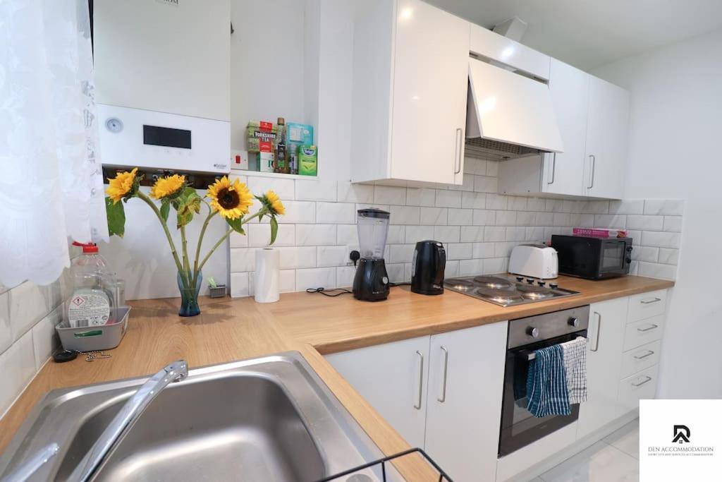 Den Accommodation & Short Lets Greenwich London - 3 Bed House Exterior photo